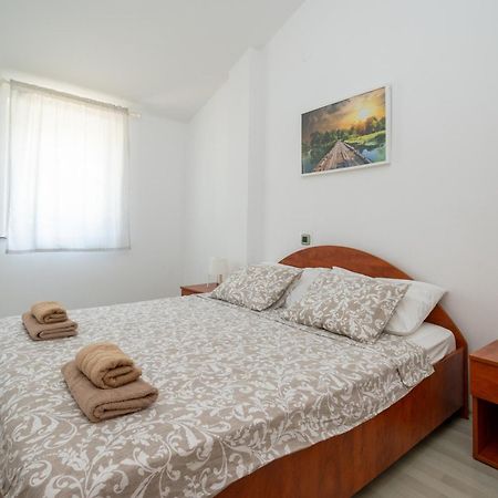 Apartments With A Parking Space Mandre, Pag - 16836 エクステリア 写真
